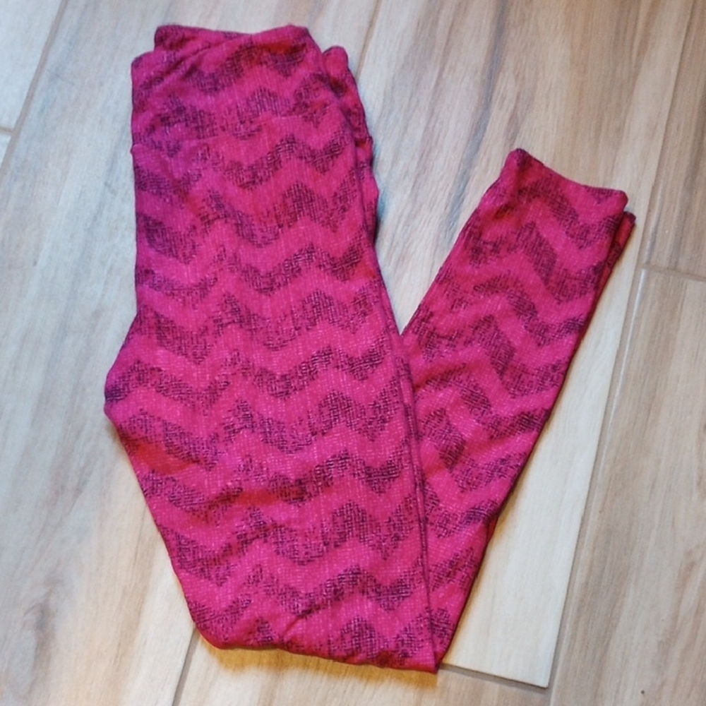 LuLaRoe Pink and Black Zigzag Leggings OS